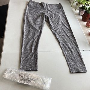Victoria’s Secret pink Women’s Logo Ultimate Yoga Pants Size Large